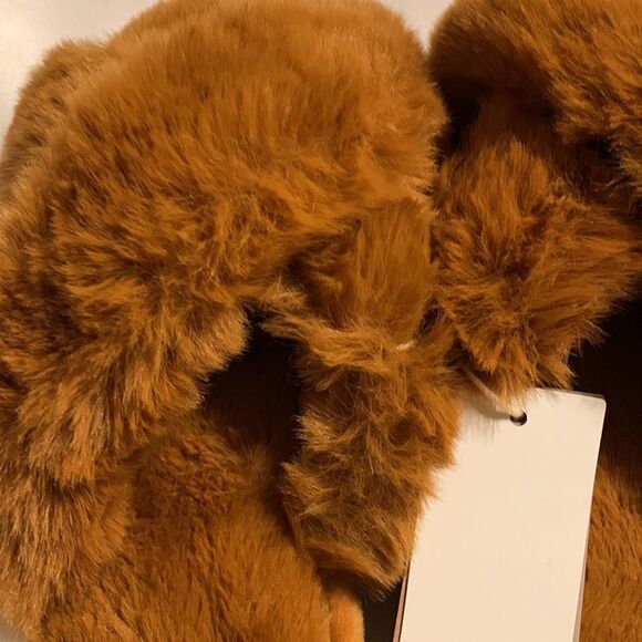 Parlovable NWT house slippers - Picture 2 of 7